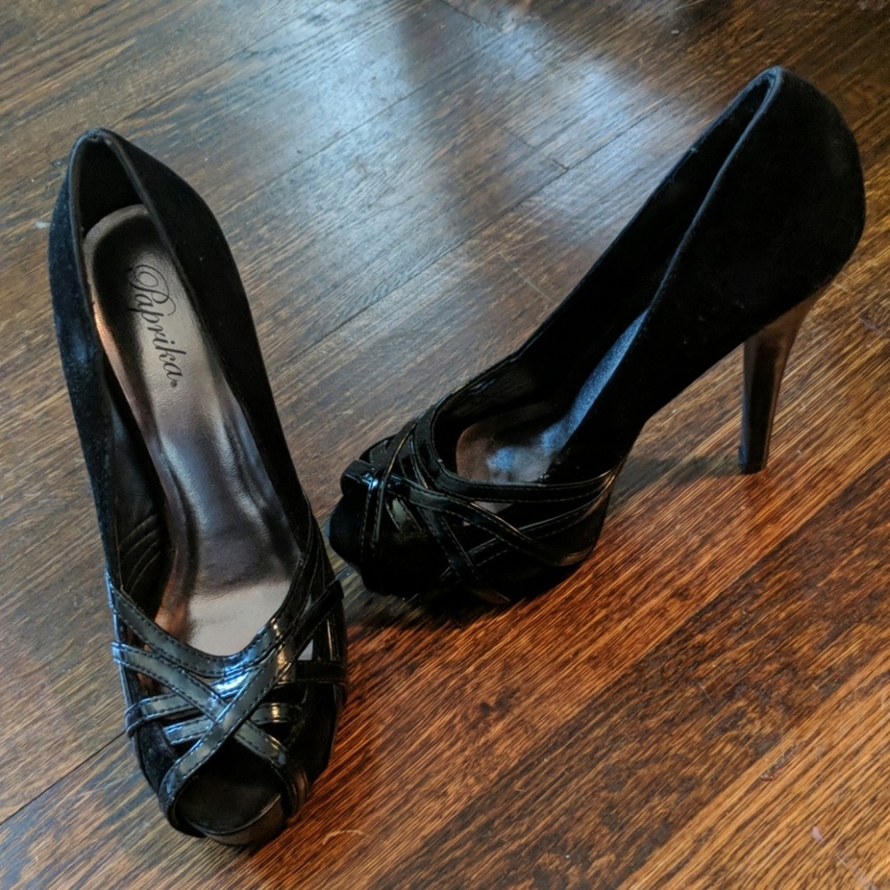 Black Pumps - image 2